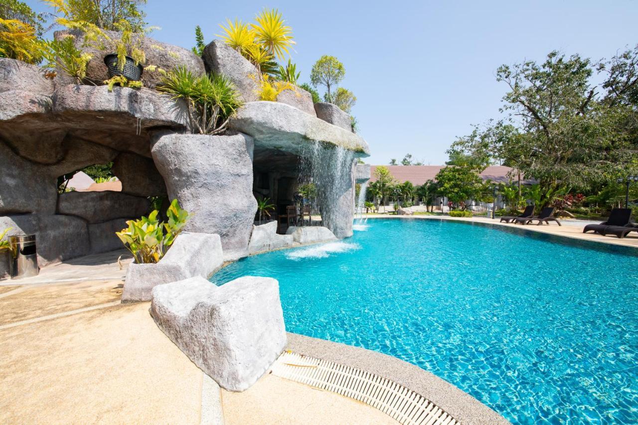 Rnana Grand Hotel Phang Nga Exterior foto