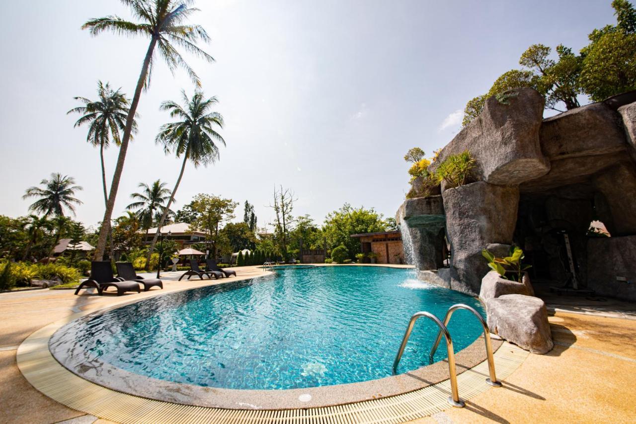 Rnana Grand Hotel Phang Nga Exterior foto
